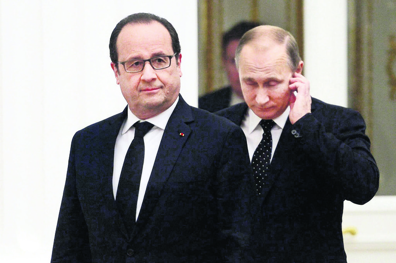 French President Francois Hollande (L) and Russian President Vladimir Putin (R) held a meeting over the fight against DAESH.