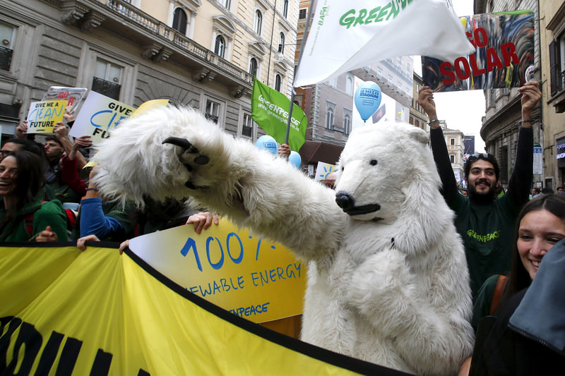 A protester dressed as a bear takes part in a rally held the day before the start of the 2015 Paris World Climate Change Conference. (REUTERS Photo)