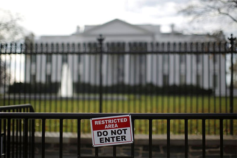 A restricted area sign is seen outside of the White House in Washington November 27, 2015 (Reuters photo)