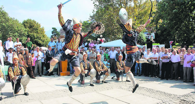 Ottoman folk dance promotes peace around the world - Daily Sabah