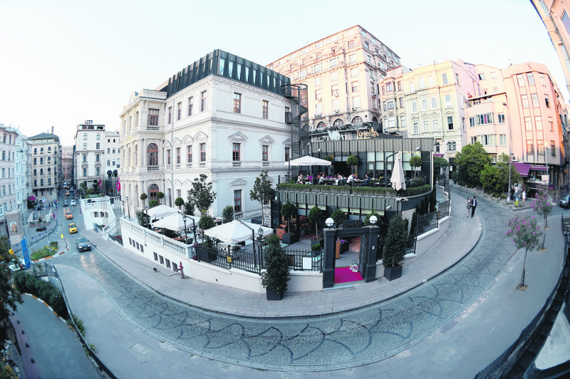 A historic municipal building in the heart of modern Beyoğlu | Daily Sabah
