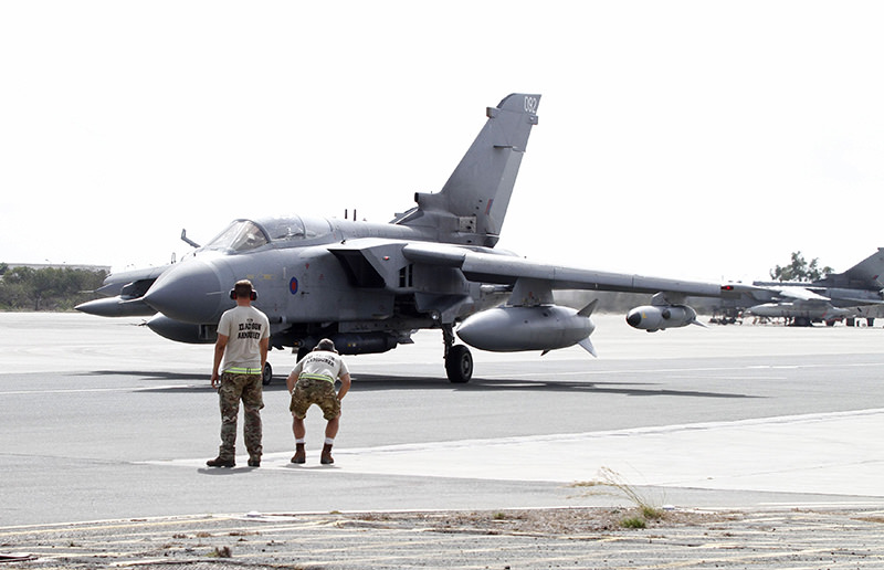 A British tornado jet prepares for takeoff at RAF Akrotiri in Cyprus September 27, 2014. (Reuters Photo)