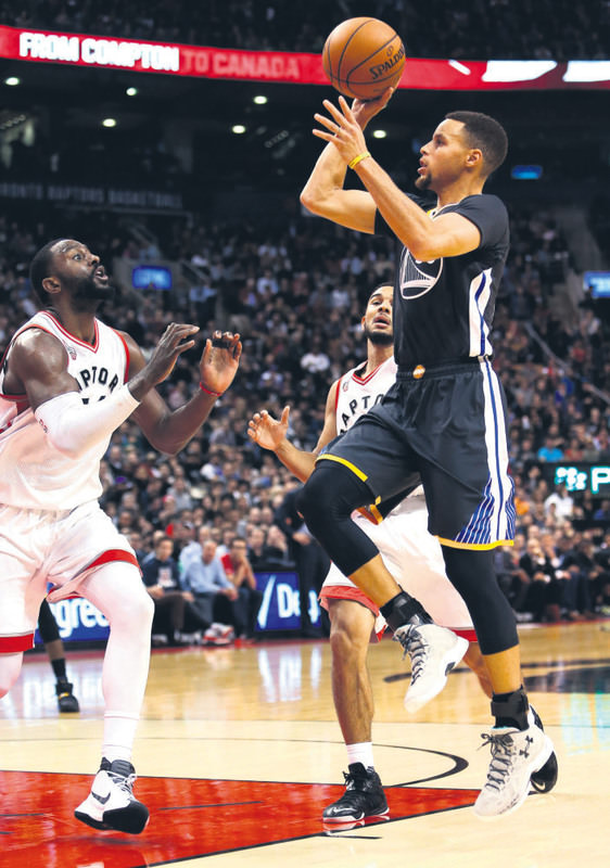 Curry scores 44 as Warriors improve to 21-0