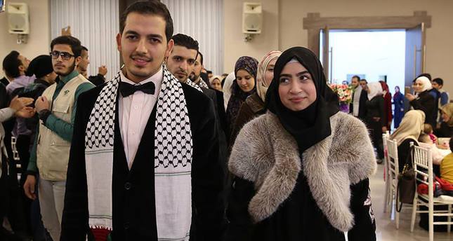 Who pays for a palestinian wedding picture