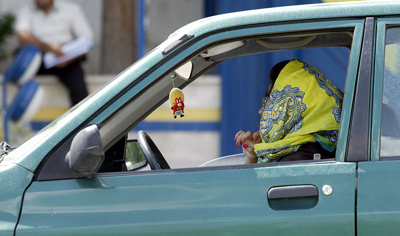  A file picture taken on April 22, 2007 shows an Iranian woman driving her car in the capital Tehran (AFP Photo)