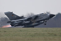 A German air force Tornado jet takes off from the German army Bundeswehr airbase in Jagel, northern Germany December 10, 2015 (Reuters photo).