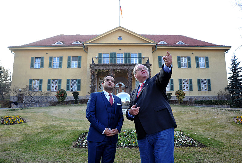 Daily Sabah Ankara representative Ali Ünal (L) spoke with Germany's Ankara Ambassador Erdmann (R).