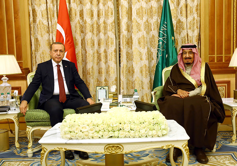 audi King Salman bin Abdulaziz (R) meeting with Turkish President Recep Tayyip Erdogan in the Saudi capital Riyadh (IHA Photo)