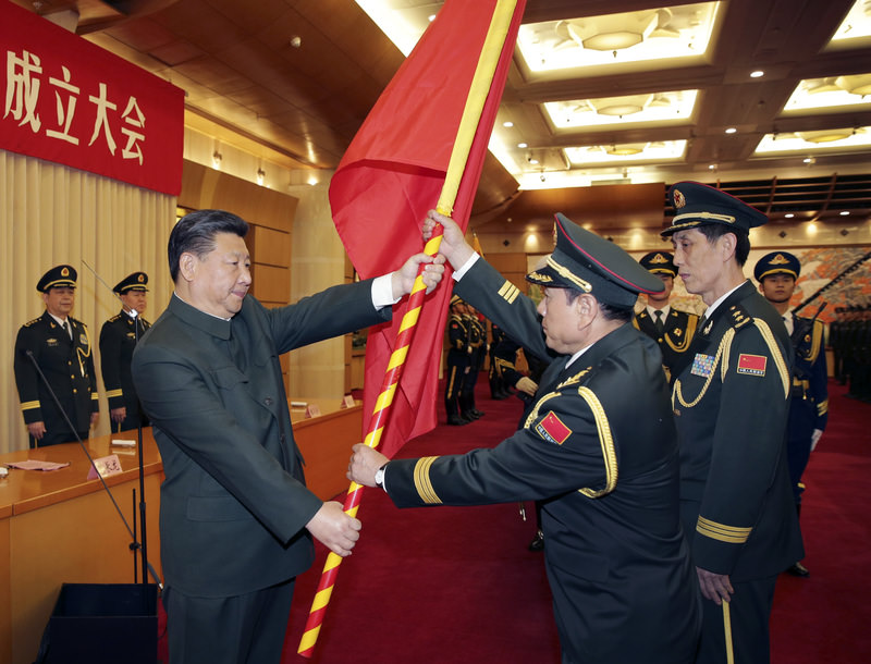 Chinese President Xi Jinping, front left, gives military flags to leaders of three new units on Dec. 31, 2015 (AP photo)