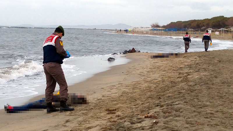 7 more bodies washed ashore on the sandy beaches of Ayvalık on Jan 5, 2016. (AA Photo)