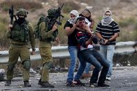 Undercover Israeli soldiers detain a Palestinian in Ramallah. (REUTERS Photo)