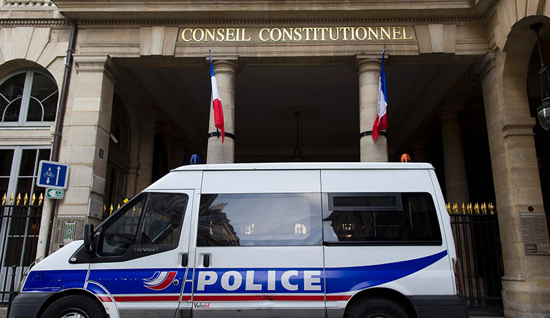 A picture taken on December 23, 2015 shows a French police vehicle outside the Constitutional Council in Paris (AFP Photo)