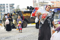 Military officials distributed packages of food and household goods to residents of the Silopi district of u015eu0131rnak province on Tuesday.