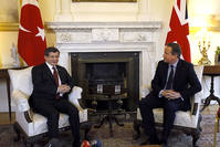 PM Davutou011flu talks with British PM Cameron inside 10 Downing Street, in London, Monday, Jan. 18, 2016. (AP Photo)