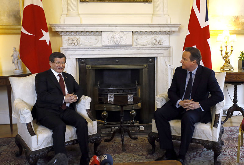 PM Davutou011flu talks with British PM Cameron inside 10 Downing Street, in London, Monday, Jan. 18, 2016. (AP Photo)