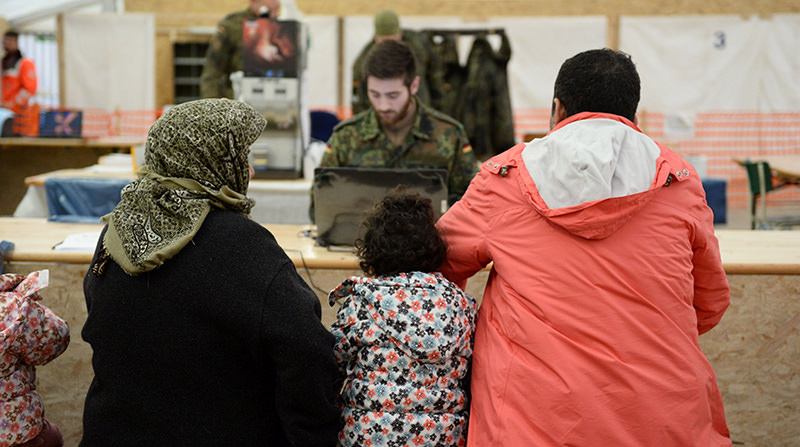 Refugees from Syria wait to register at the German army's air base in Erding, southern Germany, on January 31, 2016 (AFP Photo)