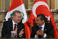 Turkish President Erdou011fan (L) and Peruvian President Humala (R) held a joint conference in Lima during Erdou011fan's official visit to three Latin American countries.