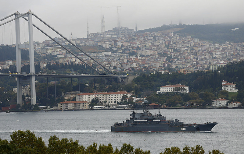 Russian Navy's large landing ship Korolev sails in Bosporus, on its way to the Mediterranean Sea, in Istanbul, Turkey, Oct 22, 2015. (Reuters)