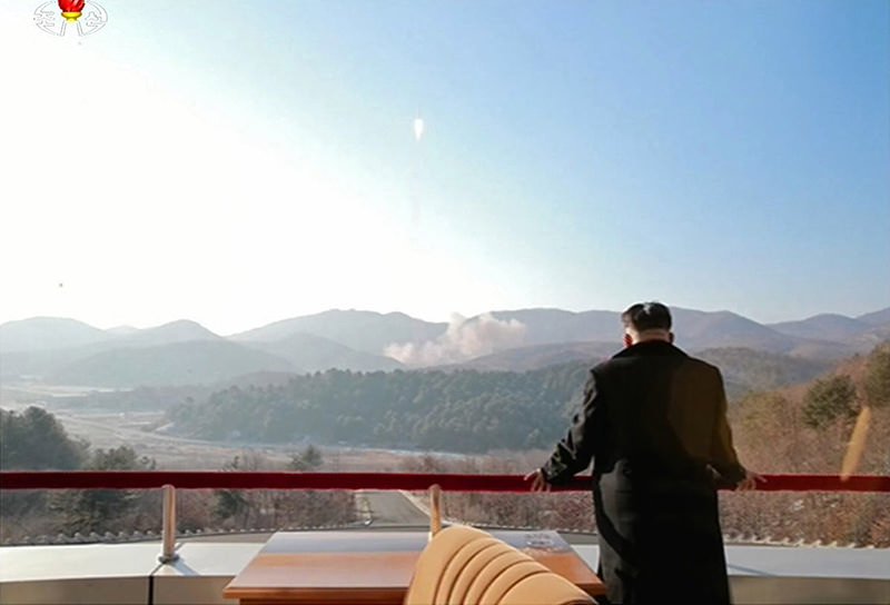  North Korean leader Kim Jong-Un (C) looking at the locket launch of earth observation satellite Kwangmyong 4. (AFP Photo)