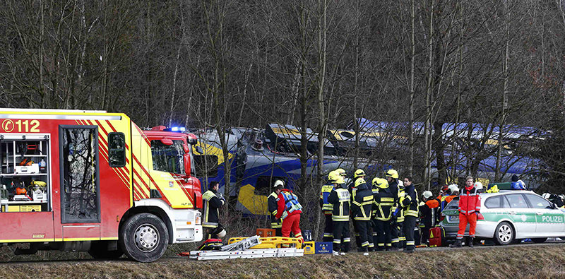 Members of emergency services stand next to a crashed train near Bad Aibling in southwestern Germany, February 9, 2016 (Reuters Photo)