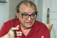  In this July 25, 1996 file photo, author Mario Puzo talks during an interview in New York. A large collection Puzou2019s papers will be auctioned by Boston-based RR Auction on Feb. 18, 2016 (AP Photo)