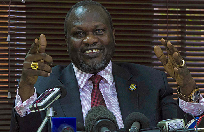 South Sudan's rebel leader Riek Machar gesturing as he holds a press conference in Kampala on January 26, 2016 (AFP Photo)