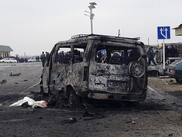 A burnt vehicle near a damaged traffic checkpoint near the town of Derbent in Dagestan's southeast, Russia, February 15, 2016 (Reuters Photo)