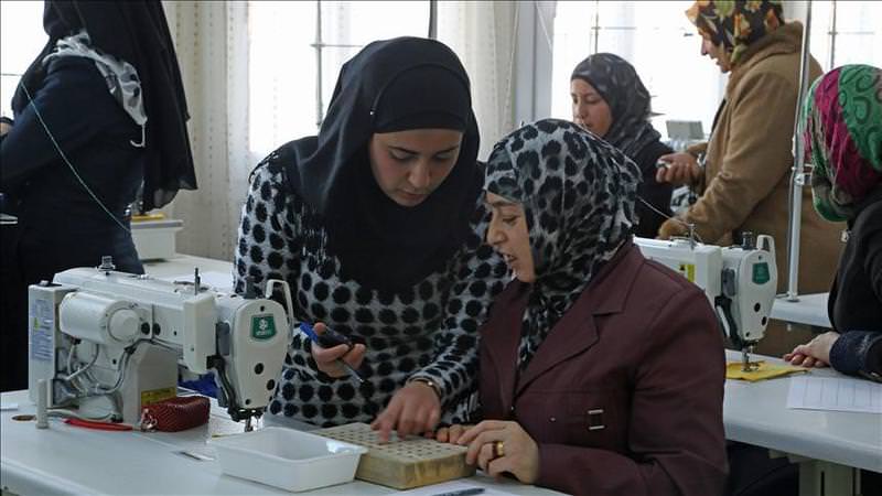 Eighty women at the Oncupinar refugee camp in Kilis province near the Syrian border have enrolled in a machine knitting course. (AA Photo)