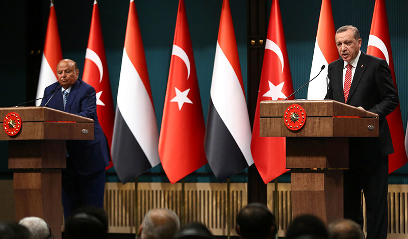 President Recep Tayyip Erdogan (R) and Yemeni President Abd Rabbu Mansour Hadi (L) address a joint press conference at the presidential complex in Ankara on February 16, 2016 (AFP Photo)