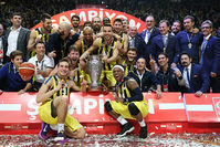 Fenerbahu00e7e won the FIAT Turkish Cup with Bogdanovicu2019s last-second triple Feb. 21, 2016. (AA Photo)