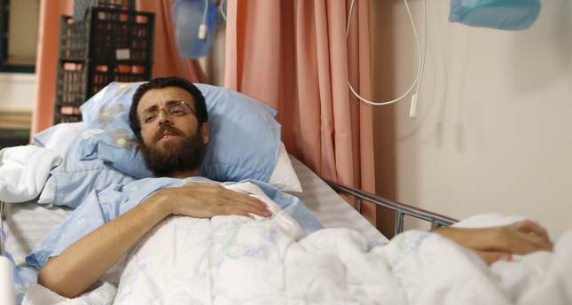 Palestinian journalist Mohammed al-Qeq, 33, is seen at Haemek hospital in the northern Israeli city of Afula February 5, 2016. (REUTERS Photo) 