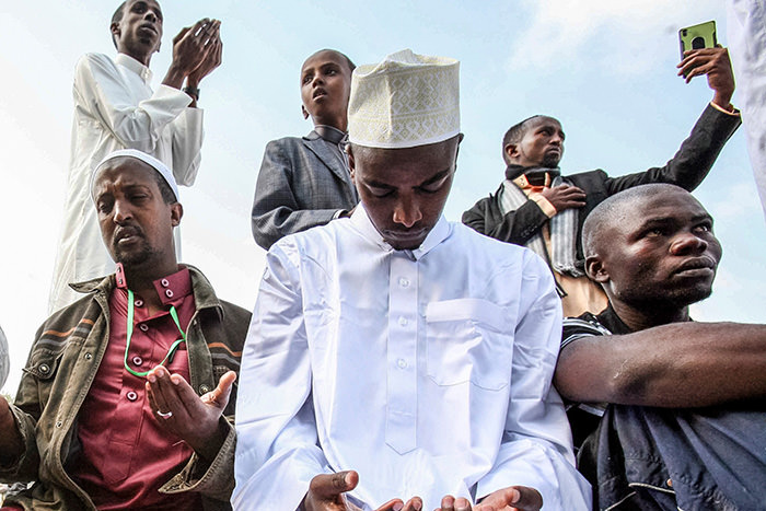 Kenyan Muslims gather to celebrate Eid al-Fitr prayer, marking the end of the fasting month of Ramadan, at the Sir Ali Muslim club in Nairobi on July 17, 2015 (AFP Photo)