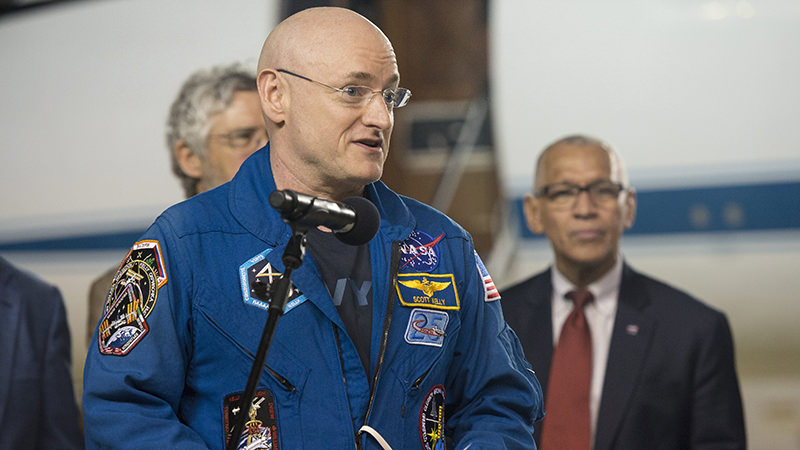  A handout photo made available by NASA, showing Expedition 46 Commander Scott Kelly of NASA delivering remarks after arriving at Ellington Field, 03 March 2016 in Houston, Texas (EPA Photo)