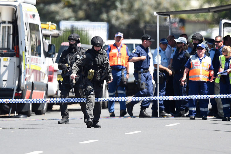 Tactical Police at the scene of a shooting at Ingleburn, in Sydney, Australia, 07 March 2016. (EPA)
