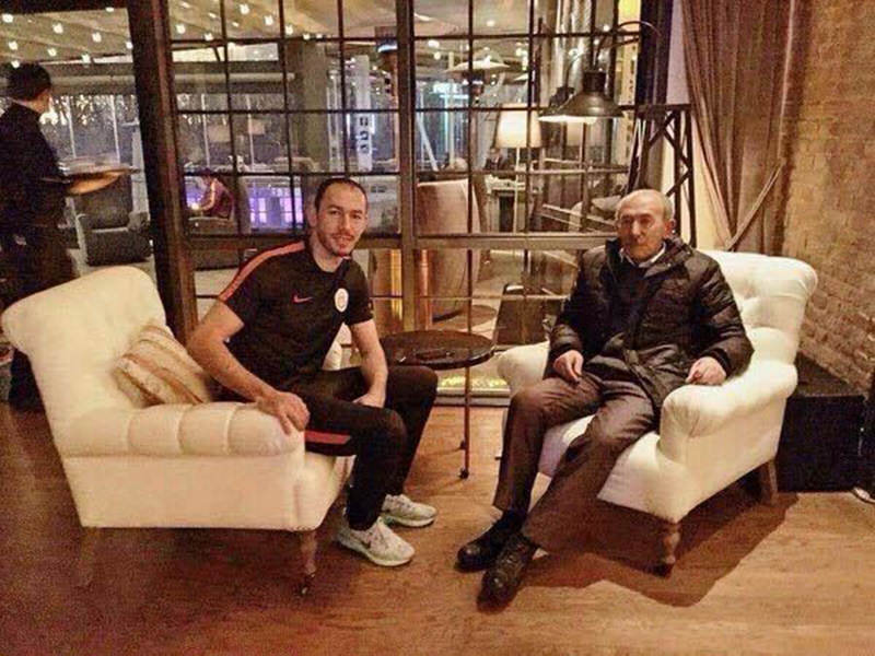 Umut Bulut (L) poses with his father Kemal Bulut. (DHA Photo)