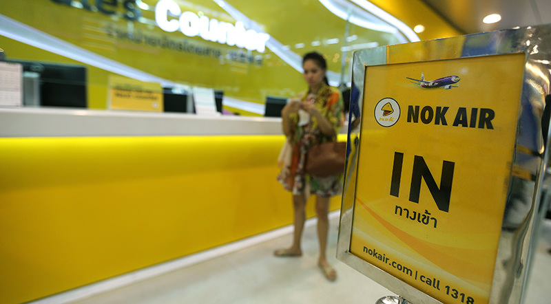 A passenger uses a counter service of the Thai low-cost airline Nok Air inside the passenger terminal at Don Mueang Airport in Bangkok, Thailand, 23 February 2016 (EPA Photo)
