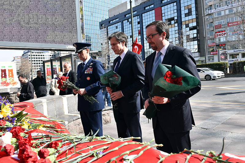 Blinken (C), Bass (R) and Sasseville pay respects to the 35 victims of March 13 Ankara car bomb attack in the city central Kızılay Square. (DHA Photo)