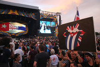 Fans wait for the start of the Rolling Stones concert in Havana, Cuba, Friday March 25, 2016 (AP Photo)