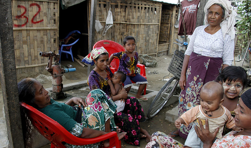  Family members of Rohingya gather in front of their hut at an Internally Displace Persons (IDPs) camp near Sittwe of Rakhine State, western Myanmar, 22 March 2016. (EPA Photo)