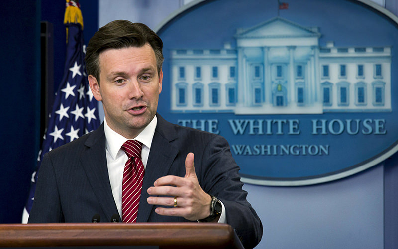 White House spokesman Josh Earnest ruled out Assad's participation in a new government. (REUTERS Photo)