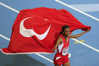 Elvan Abeylegesse of Turkey celebrates after winning the women's 10,000 metres final at the European Athletics Championships in Barcelona July 28, 2010. (Reuters Photo)