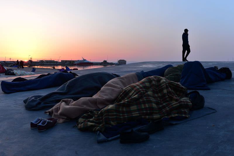 People sleeping in the port of Chios, where refugees and migrants who managed to leave the VIAL detention center a few days ago are camping out.