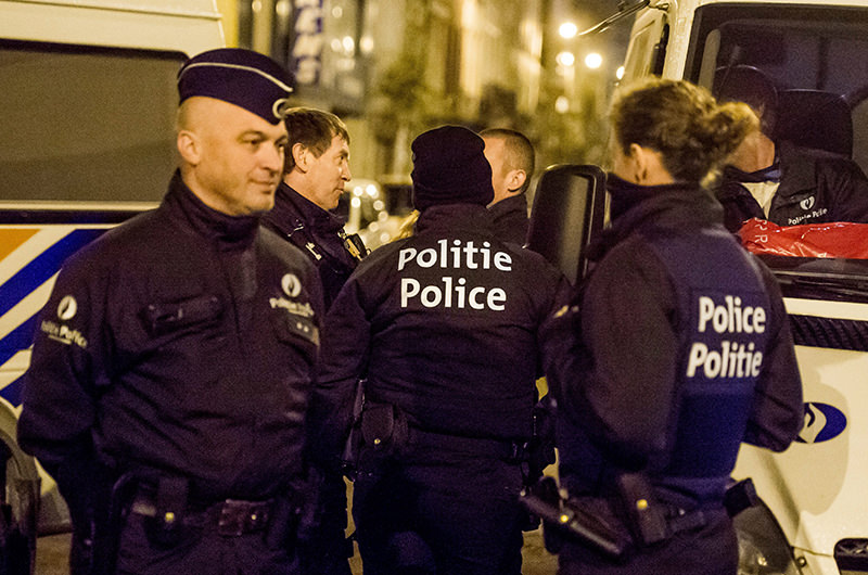 Belgian police are seen during a search in Anderlecht district in Brussels after 3 men were arrested this afternoon, in Brussels, Belgium, 08 April 2016. (EPA Photo)