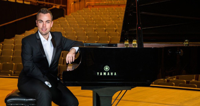 world-famous-pianist-nicholas-mccarthy-to-perform-in-istanbul-daily-sabah