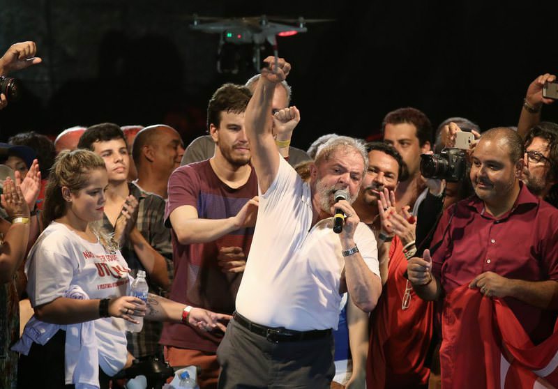 Former Brazilian President Lula da Silva (C) participating in a protest against the decision by a parliamentary commission to go ahead with the impeachment against Brazilian President Dilma Rousseff, in Rio de Janeiro.