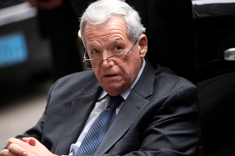 Former House Speaker Dennis Hastert leaves the Dirksen Federal Court House in a wheelchair after his sentencing on April 27, 2016. (AFP Photo) 