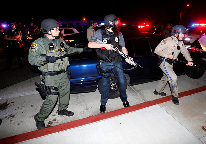 Police in riot gear arrive to break-up a demonstration outside Republican U.S. presidential candidate Donald Trump's campaign rally in Costa Mesa, California, April 28, 2016 (Reuters Photo)