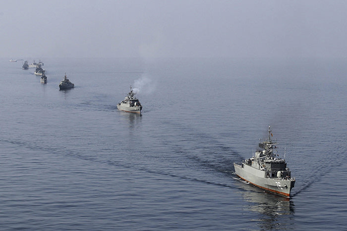 Iranian naval ships take part in a naval parade on the last day of the Velayat-90 war game in the Sea of Oman near the Strait of Hormuz in southern Iran in this January 3, 2012 file photo (Reuters Photo)