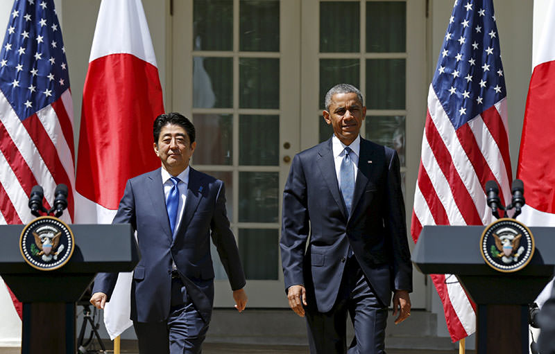U.S. President Barack Obama and Japanese Prime Minister Shinzo Abe arrive for a joint news conference in the White House in Washington, April 28, 2015 (Reuters)