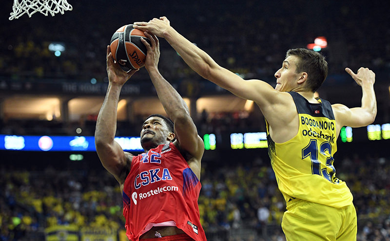 Bogdan Bogdanovic (R) of Fenerbahce Istanbul in action against Kyle Hines of CSKA Moscow in action during the Euroleague Final Four final basketball match. (EPA Photo)